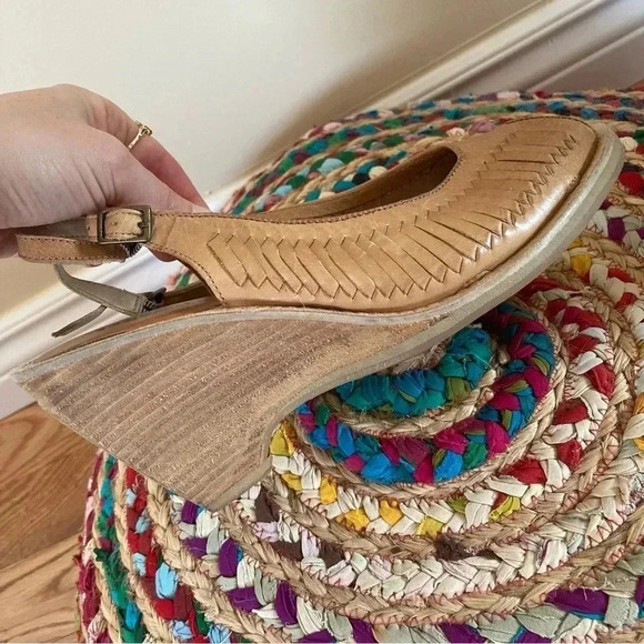 Kenneth Cole  Reaction tan leather wedges - Picture 4 of 5